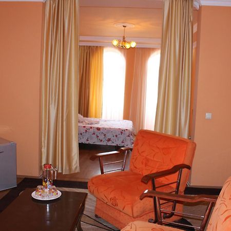 Marani Hotel Batumi Room photo